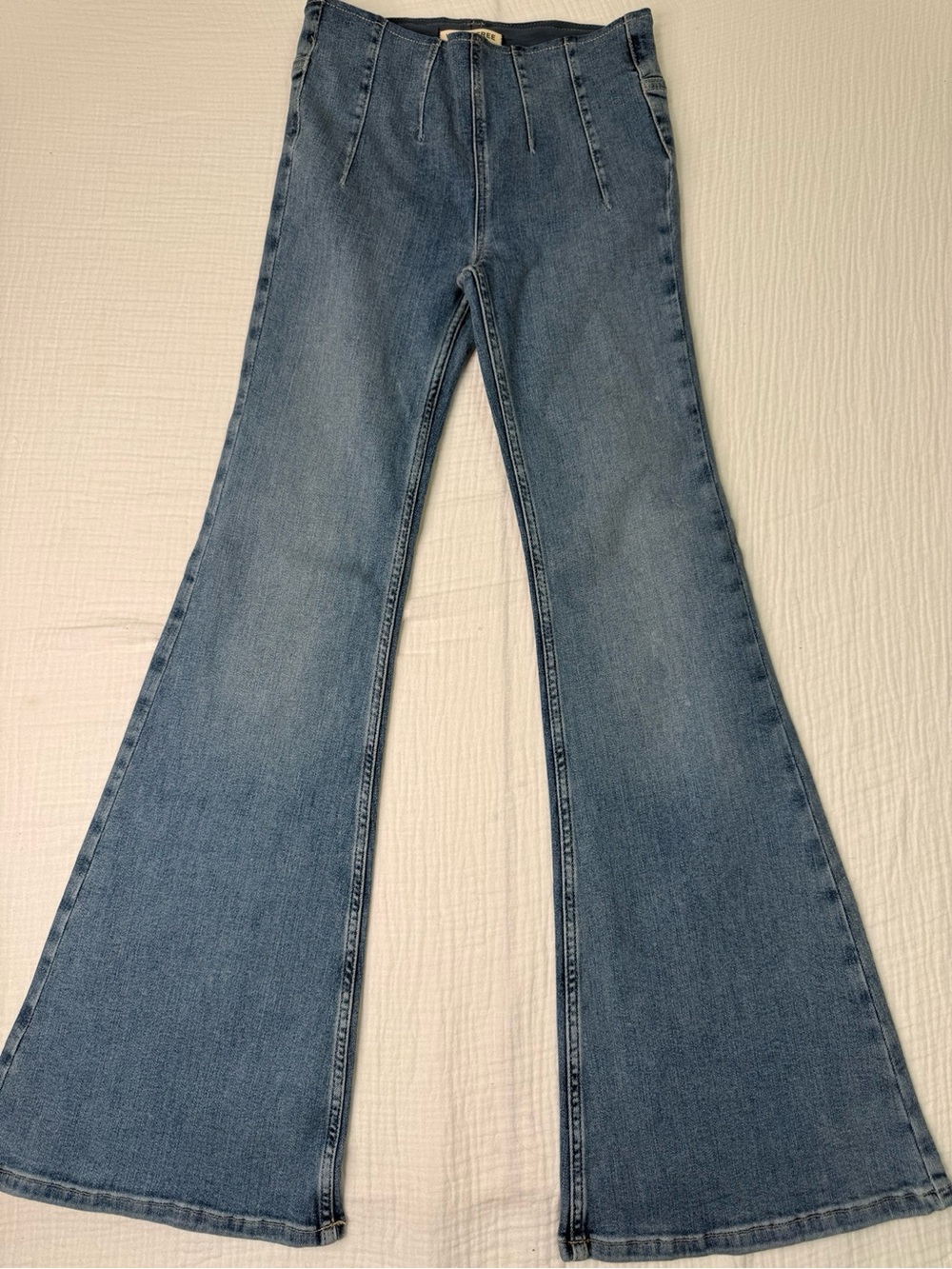 NWOT People We The Free Pull On Flare Jeans Women’s 25 High Rise Light Wash